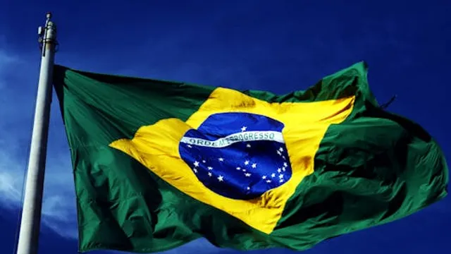 A Ordem Executiva de Trump sobre IA: Uma Abordagem Voluntária para o Acesso à Fr